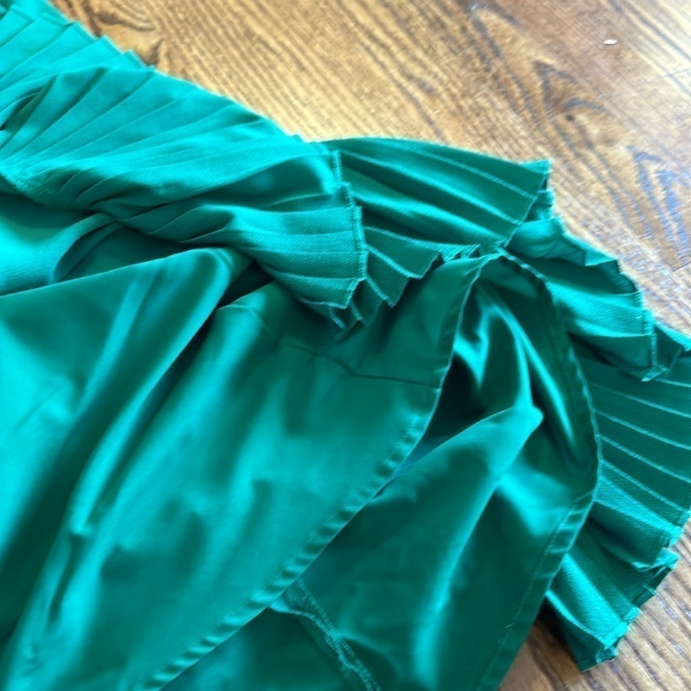 Kensie halter tank dress with pleated hem. Size 2. Kelly green - Picture 9 of 11